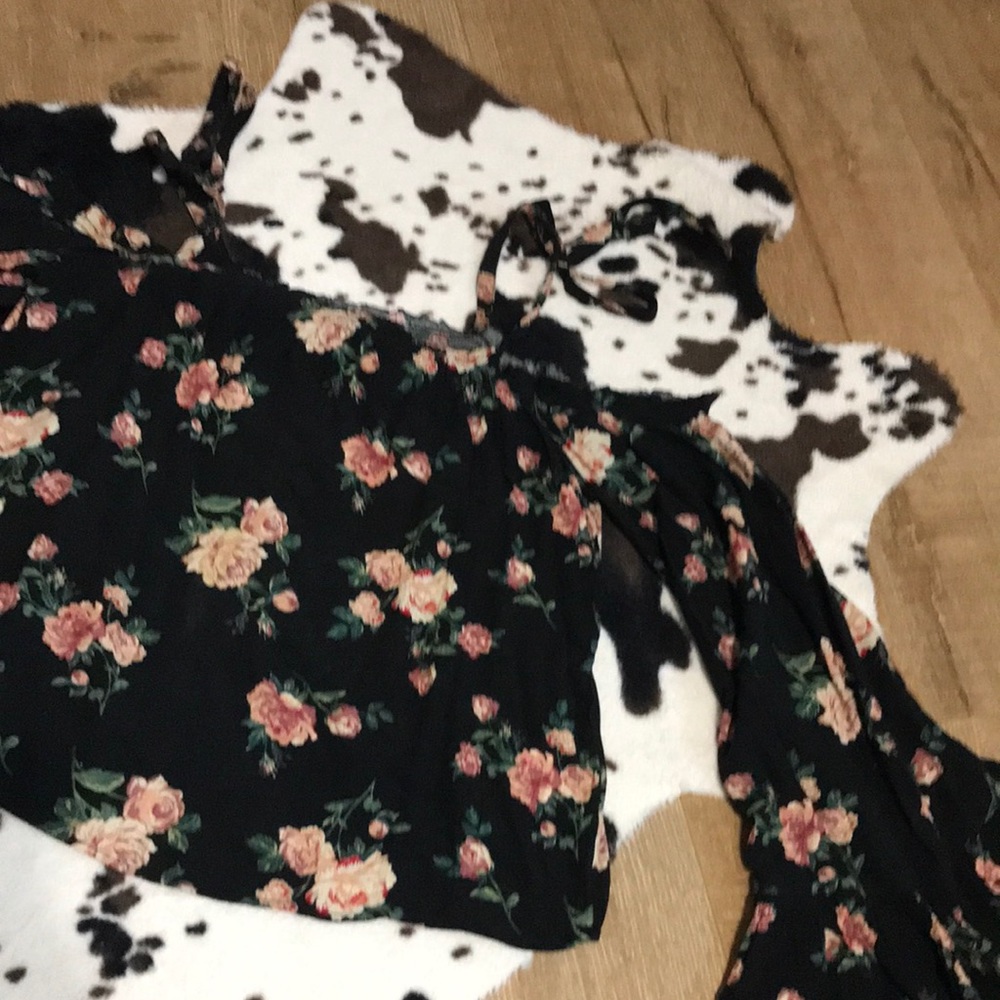 Off shoulder bell sleeve top